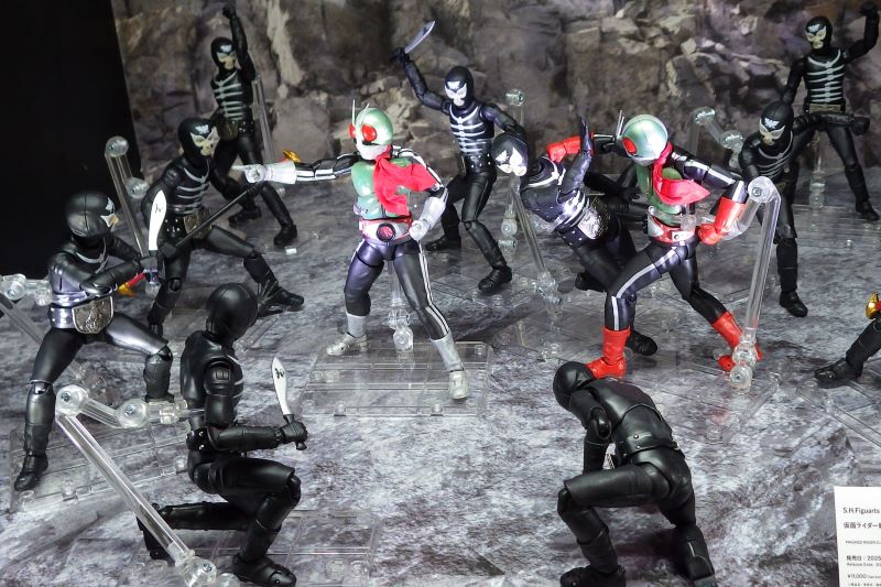 バトルシーンを再現したフィギュア・ディスプレイ